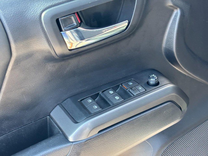 Used 2020 Toyota Tacoma TRD Off-Road AWD/4WD image 18