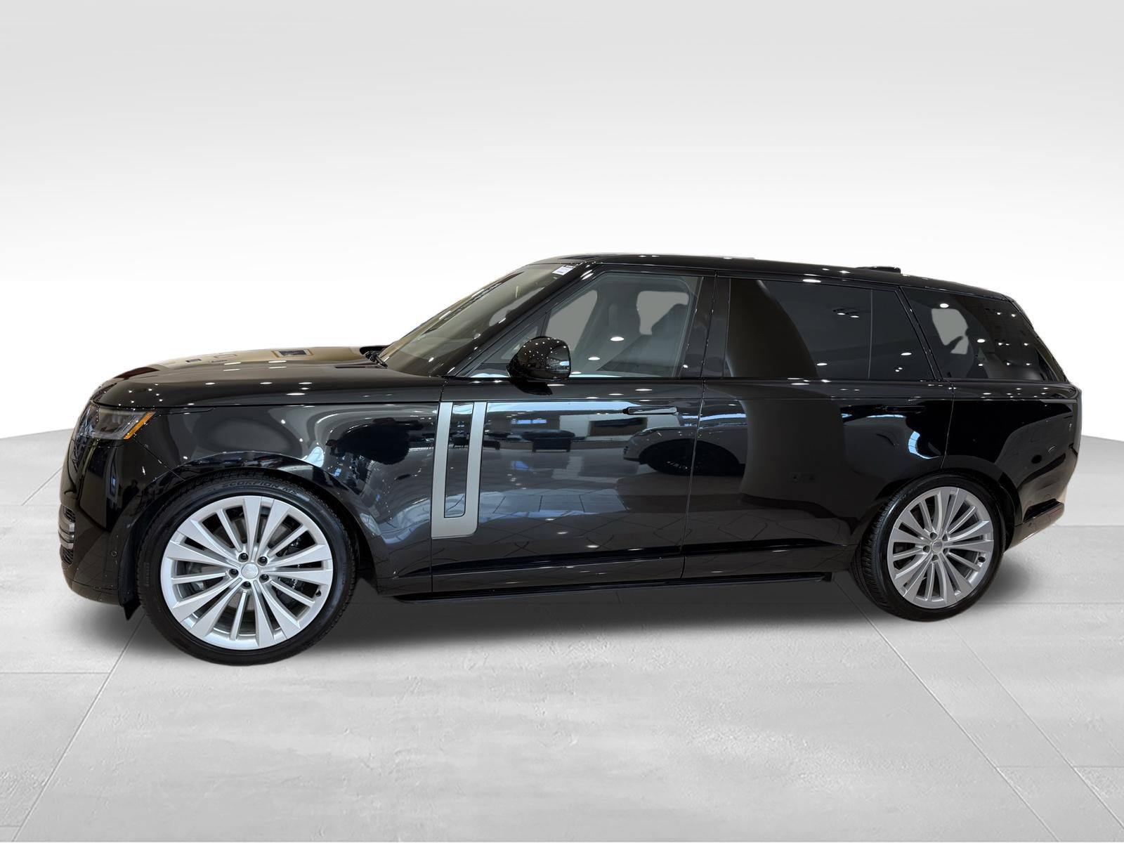 New 2025 Land Rover Range Rover Long Wheelbase SE AWD/4WD image 2