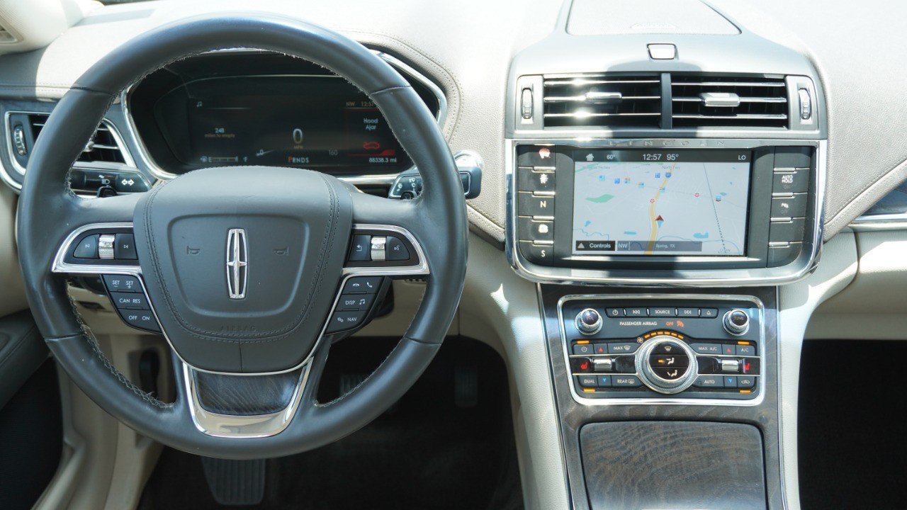 Used 2017 Lincoln Continental Select FWD image 28