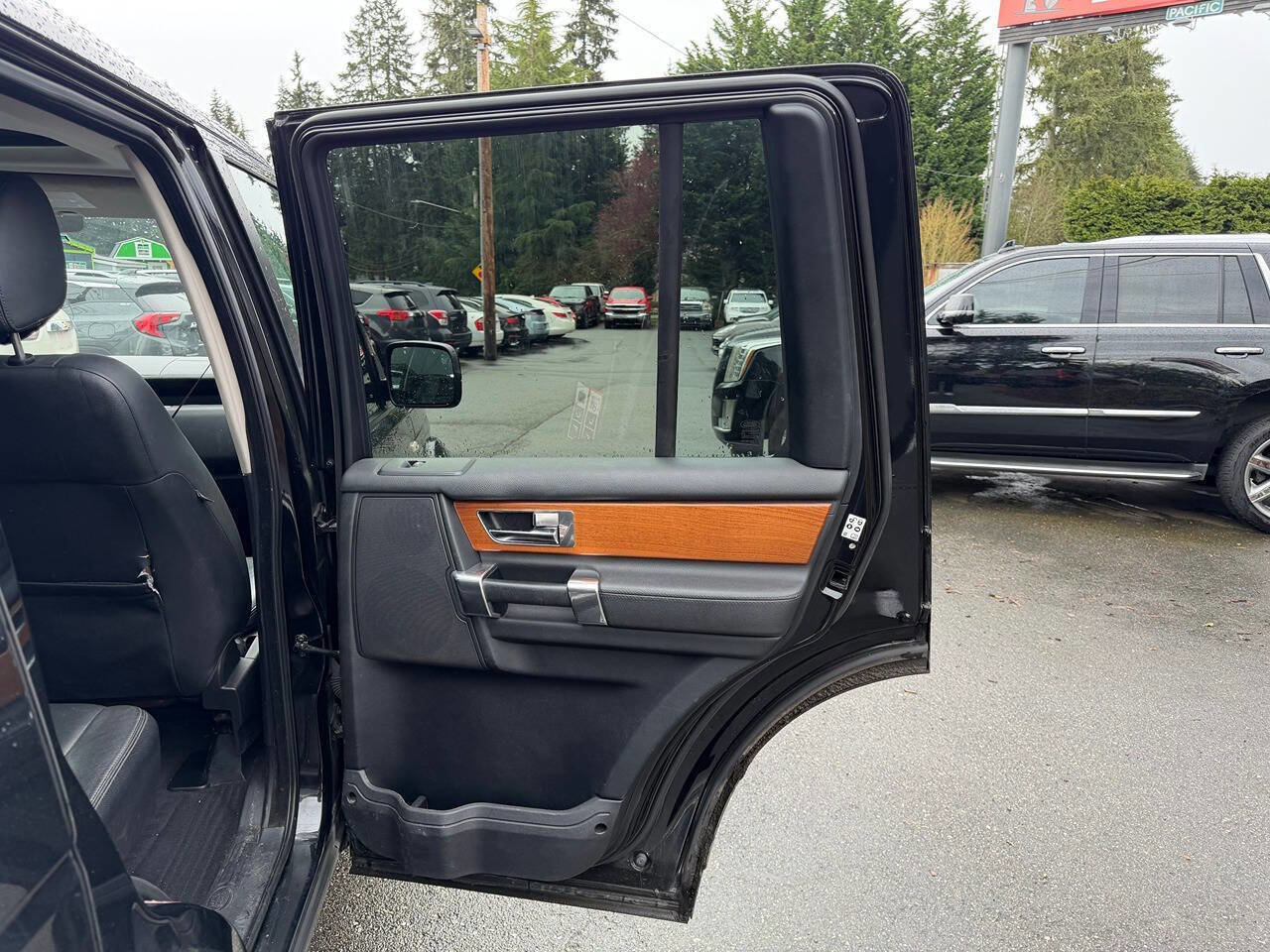 Used 2013 Land Rover LR4 HSE AWD/4WD image 30