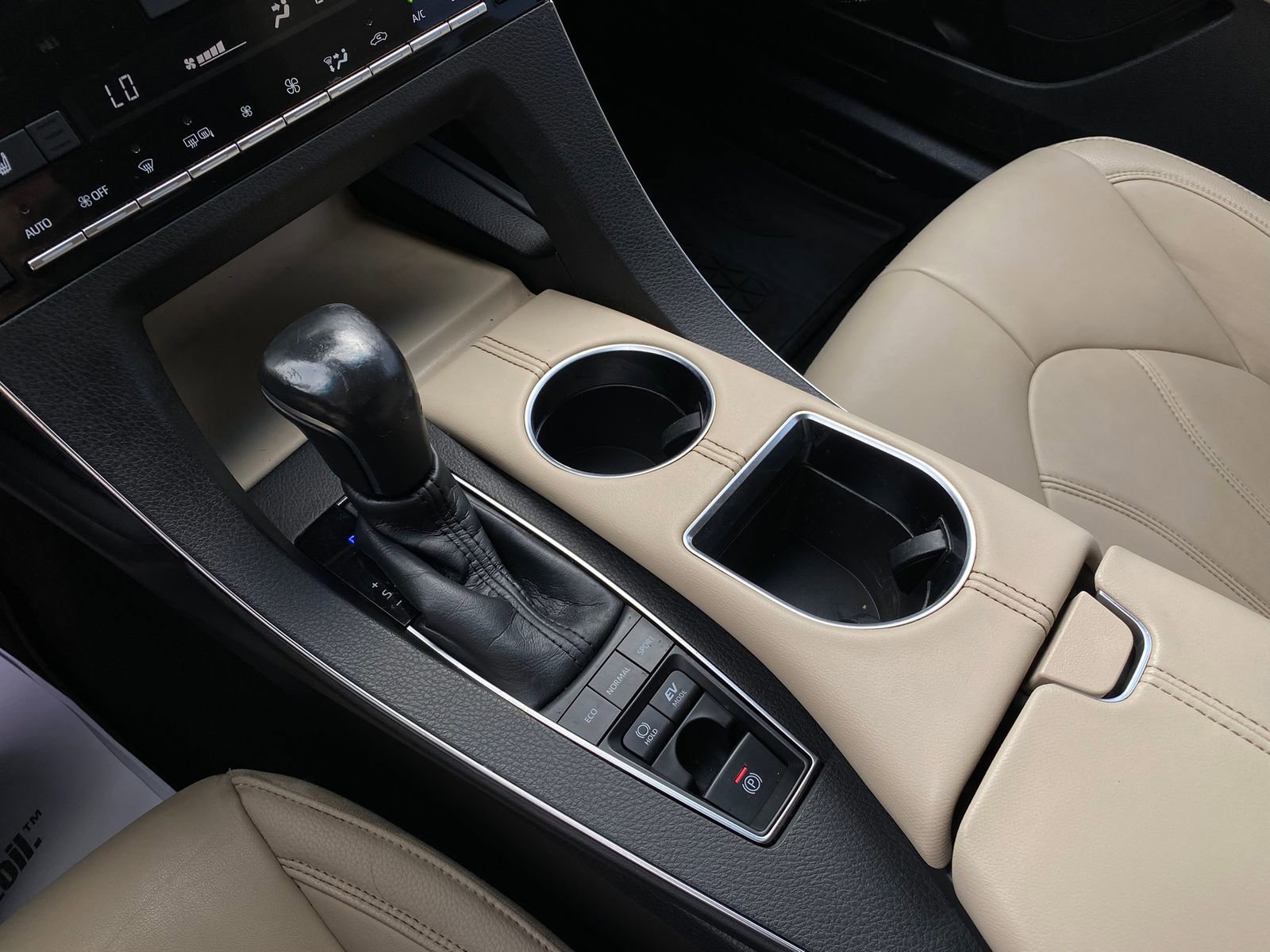 Used 2021 Toyota Avalon XLE w/ Moonroof Package image 17