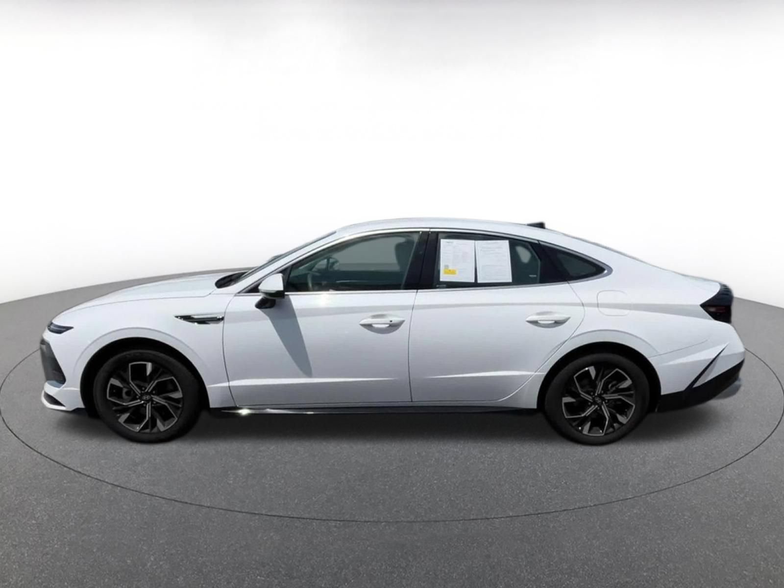 Used 2025 Hyundai Sonata SEL FWD image 12