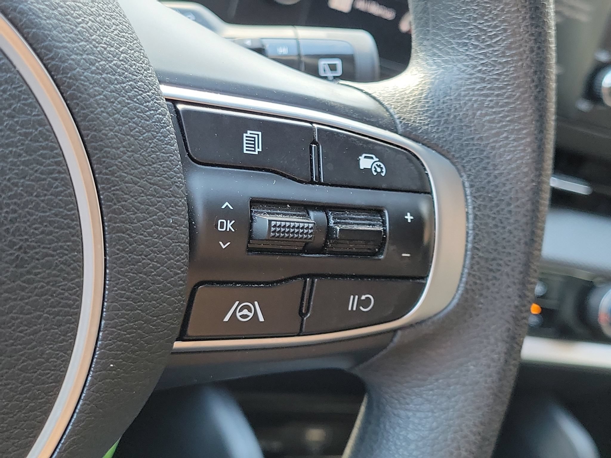 Certified 2025 Kia Sportage LX FWD image 11