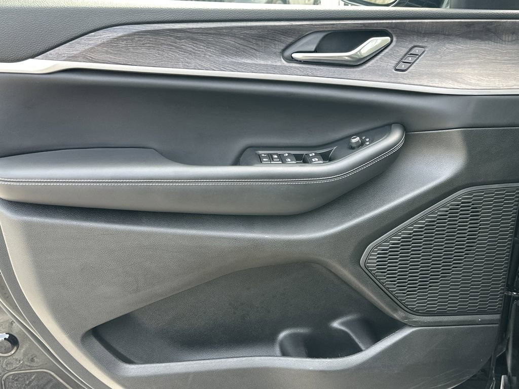 Used 2023 Jeep Grand Cherokee L Limited w/ Rear Seat Video Group I image 10