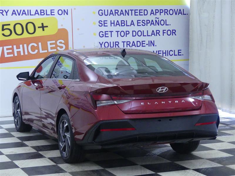 Used 2025 Hyundai Elantra SEL image 4