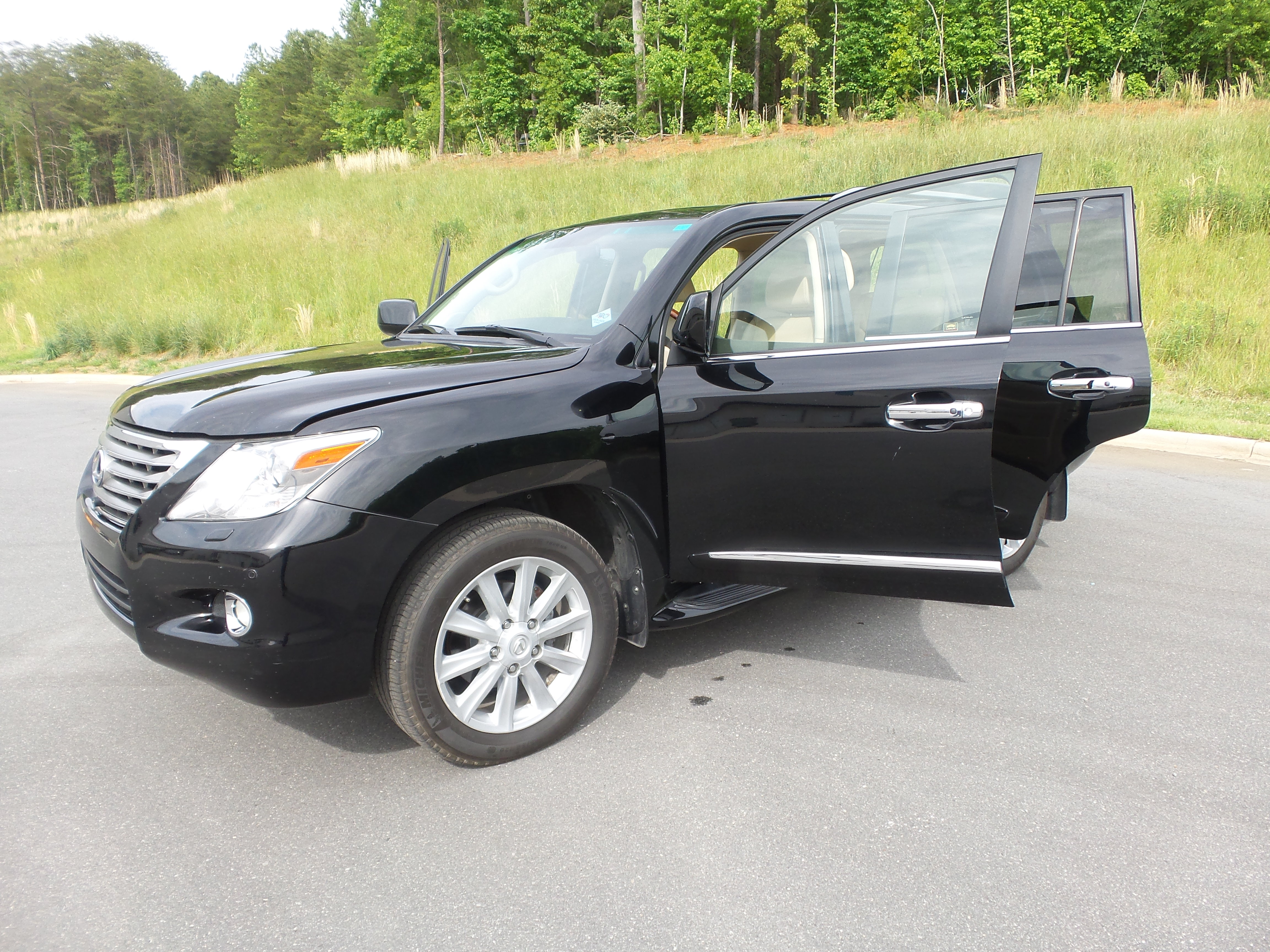 Used 2011 Lexus LX 570 4WD image 68