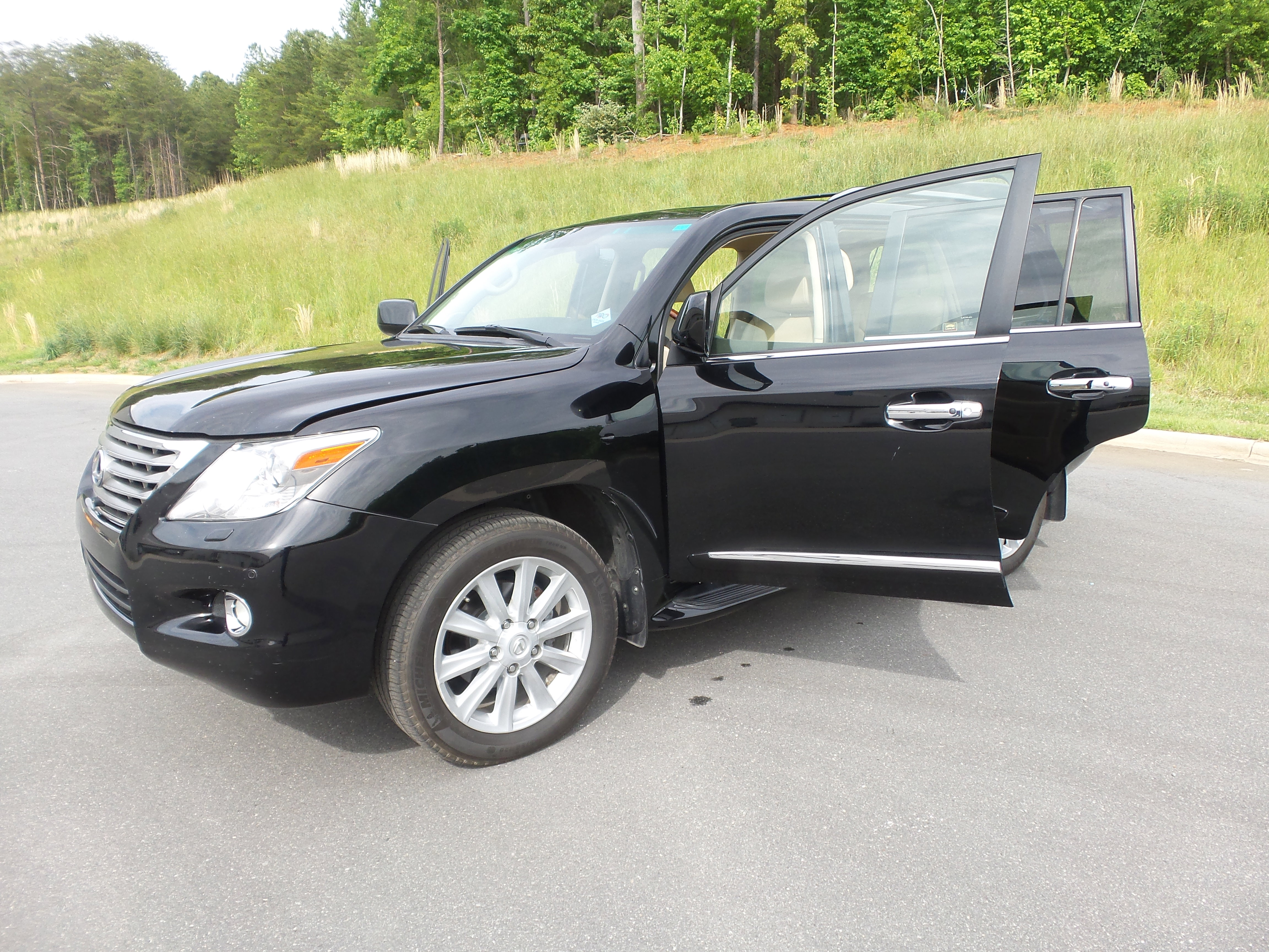 Used 2011 Lexus LX 570 4WD image 68