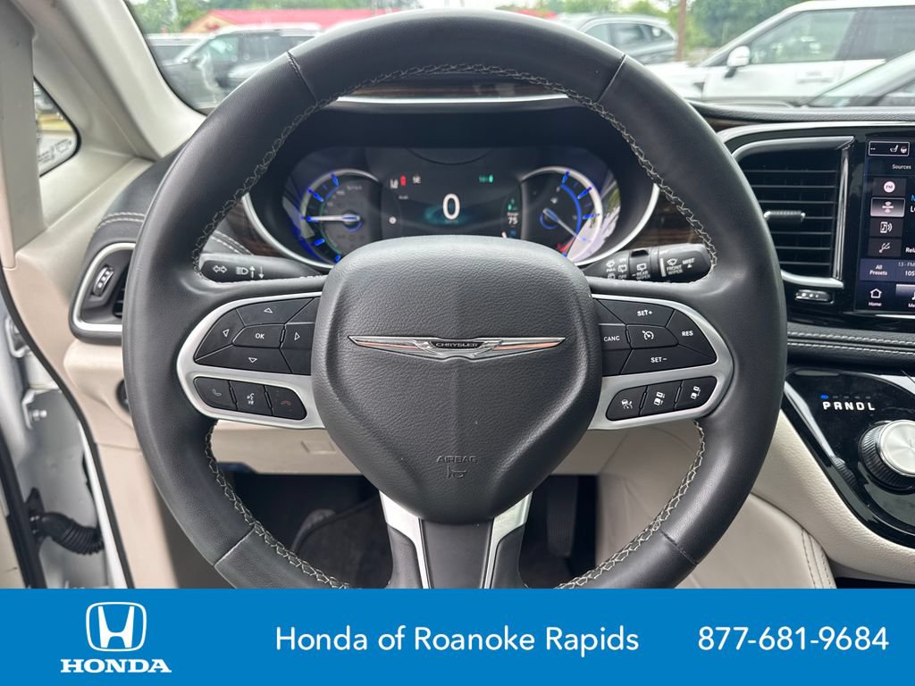 Used 2023 Chrysler Pacifica Limited FWD image 25
