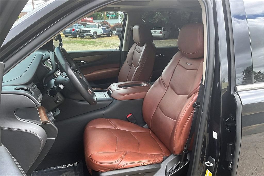 Used 2019 Cadillac Escalade ESV Premium Luxury w/ LPO, Escalade Noir Package AWD/4WD image 9