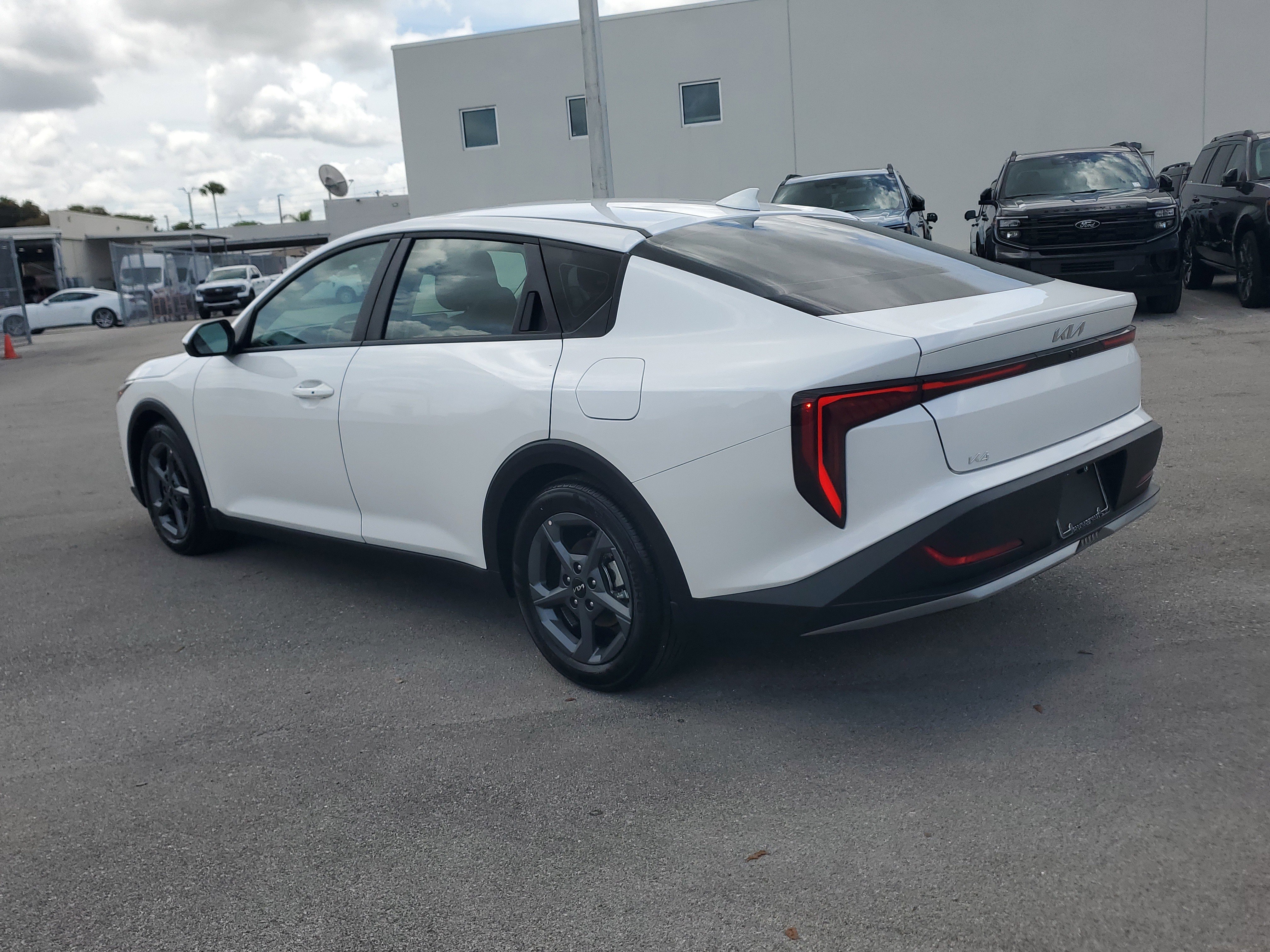 Used 2025 Kia K4 LXS FWD image 7