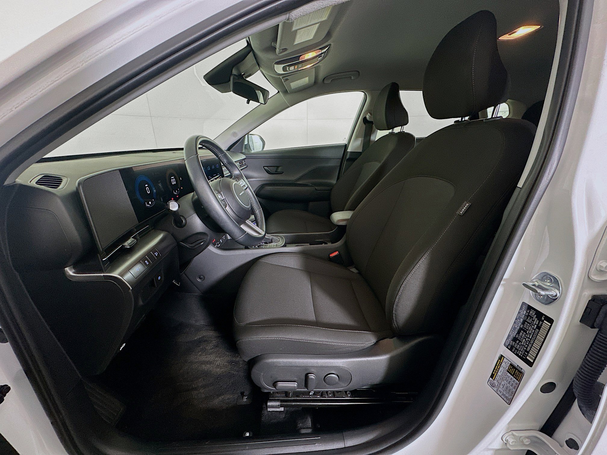 Used 2025 Hyundai Kona SEL image 13