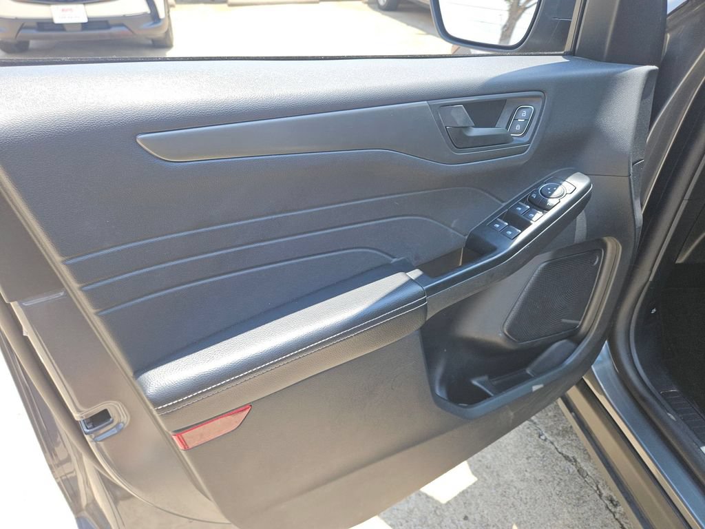 Used 2025 Ford Escape Active AWD/4WD image 11