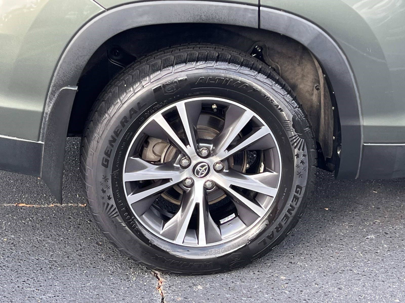 Used 2019 Toyota Highlander Plus FWD image 7