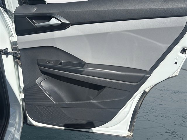 Used 2022 Volkswagen Taos SE w/ Panoramic Sunroof Package image 12