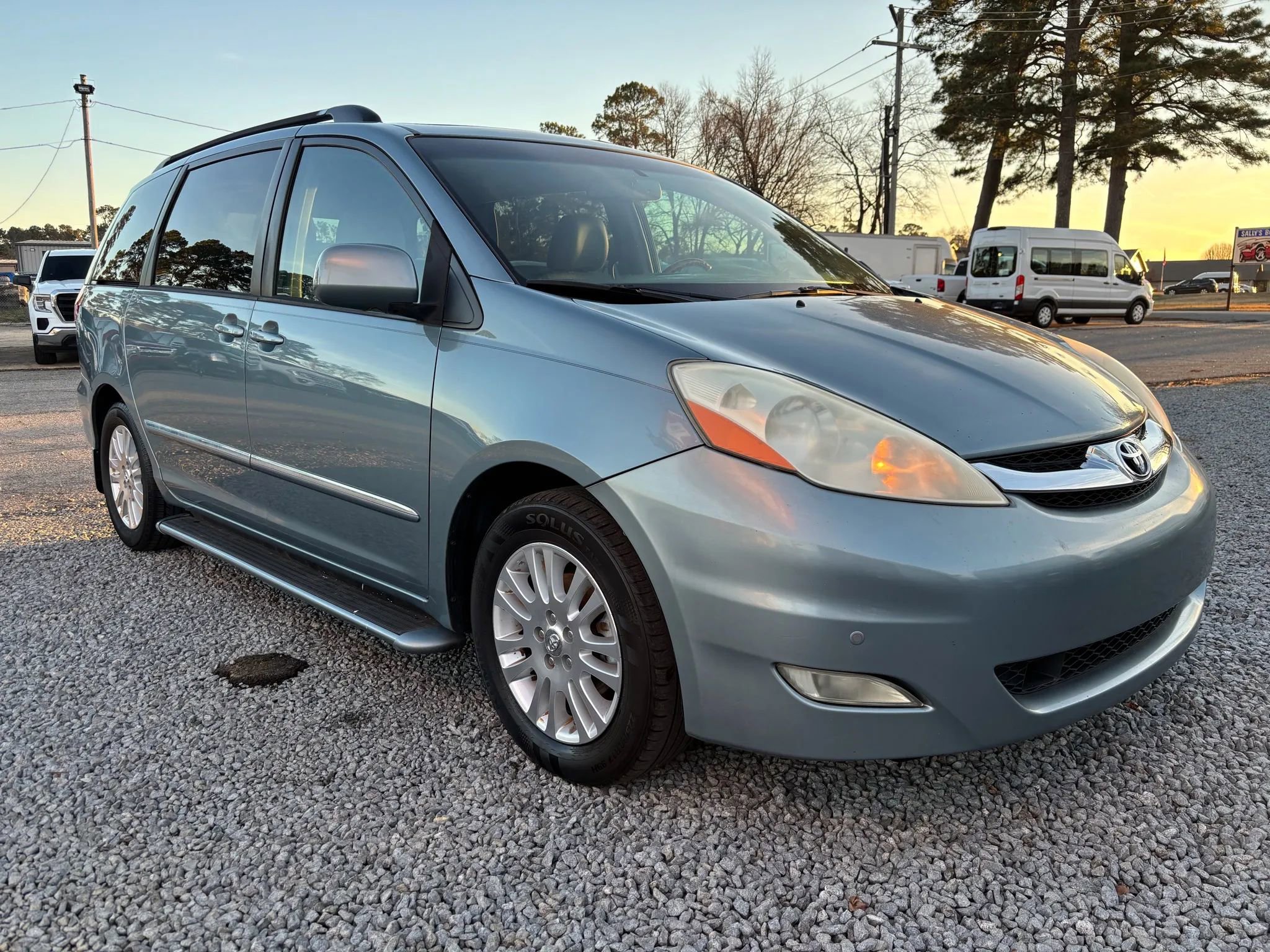 Used 2009 Toyota Sienna XLE image 5