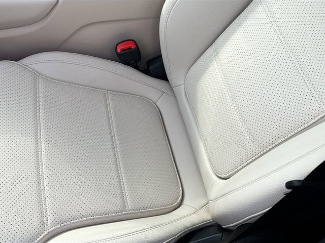 Used 2025 Mercedes-Benz GLC 300 4MATIC image 21