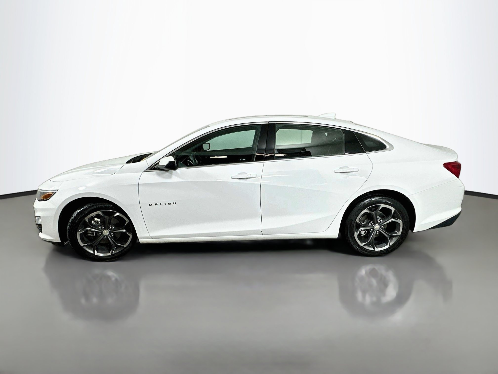 Used 2023 Chevrolet Malibu LT FWD image 4