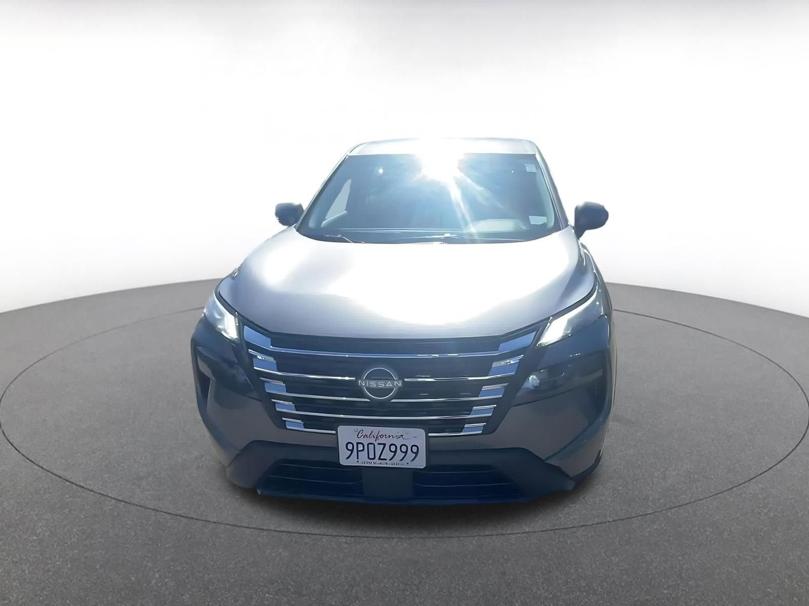 Used 2025 Nissan Rogue SV image 4