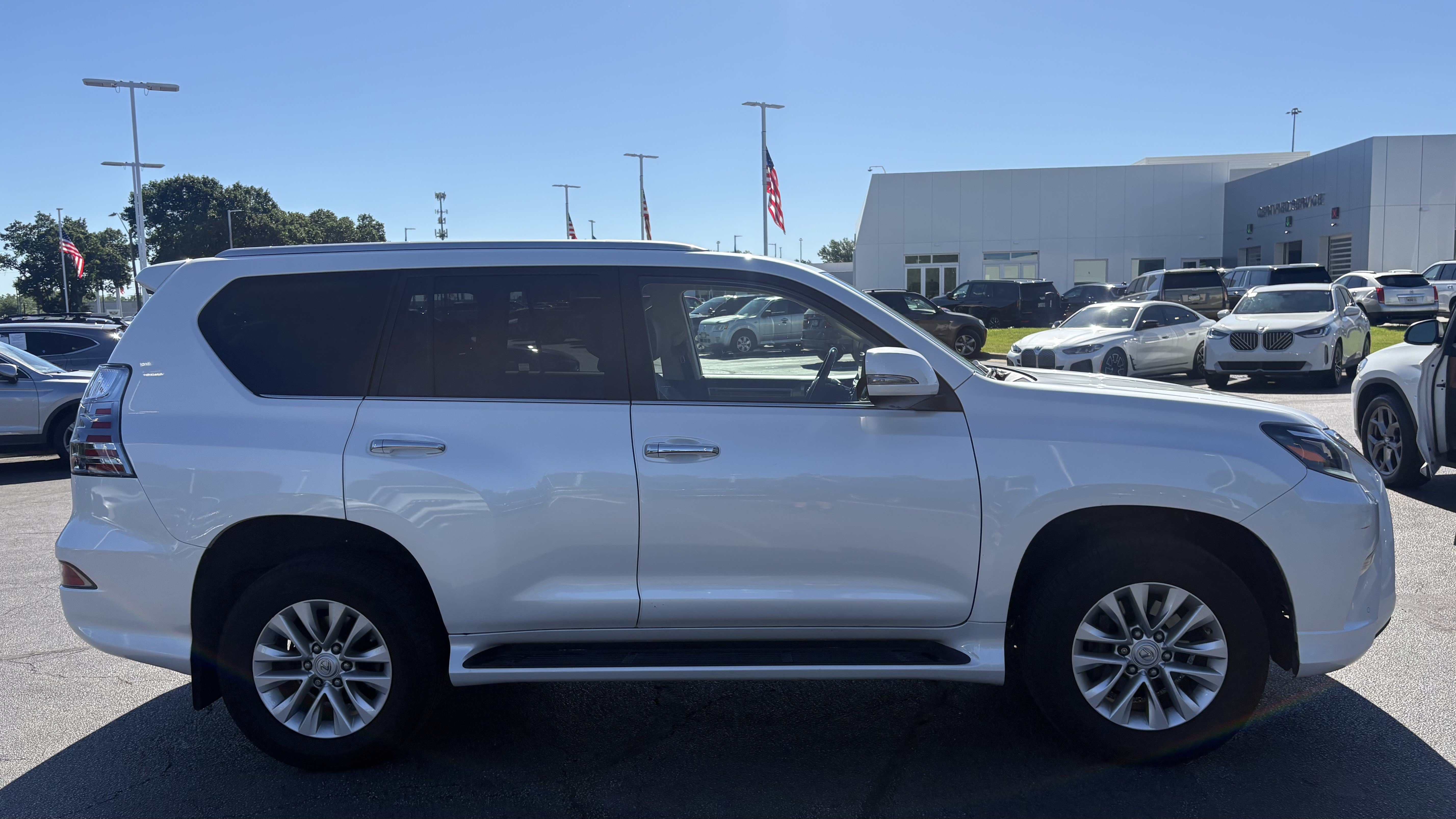 Used 2023 Lexus GX 460 Premium w/ Premium Package AWD/4WD image 11