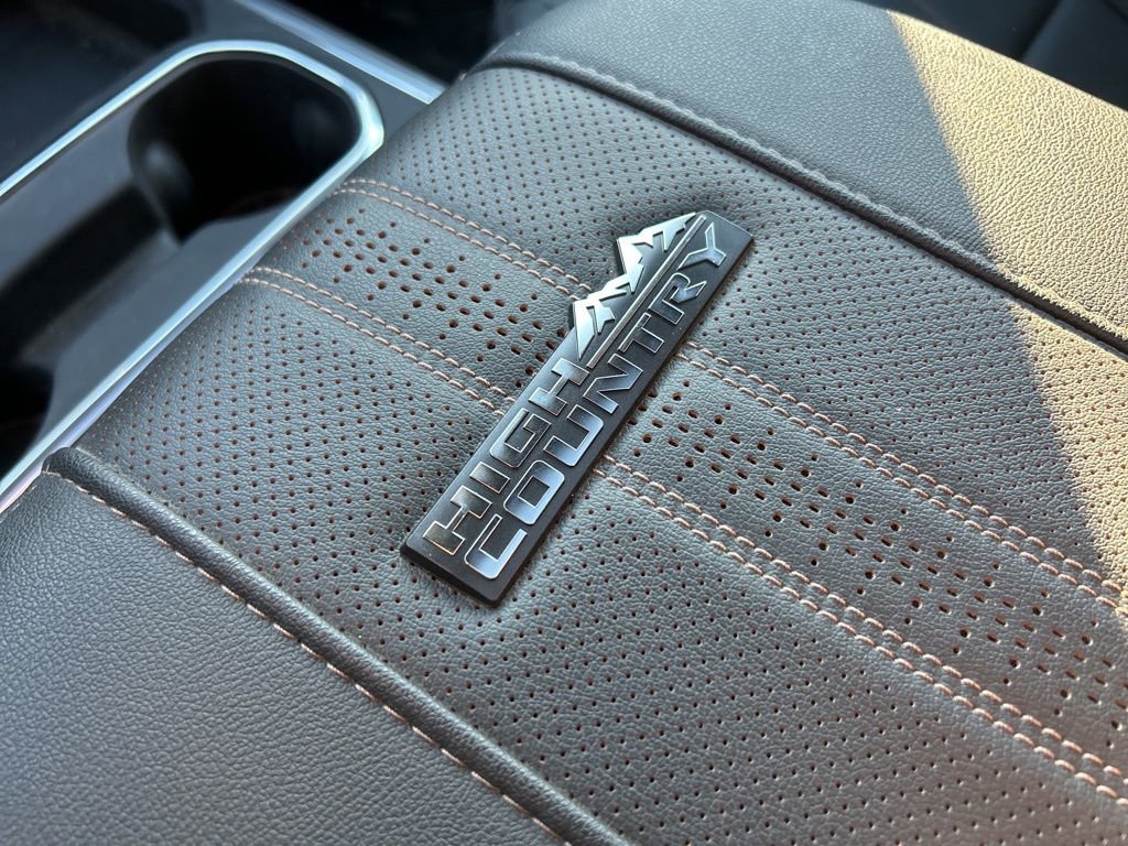 Used 2025 Chevrolet Silverado 2500 High Country w/ Technology Package image 38