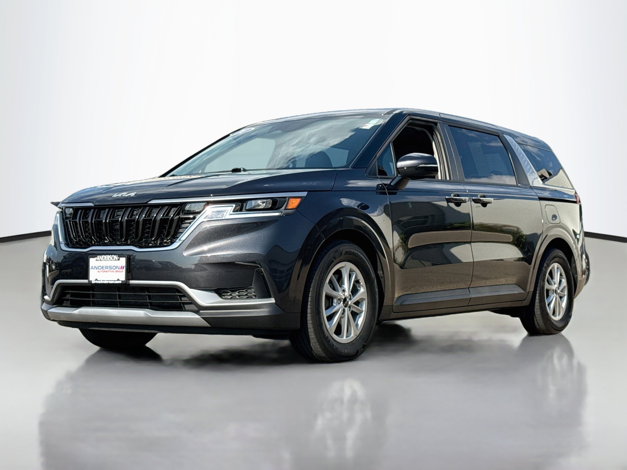 Used 2024 Kia Carnival LX FWD image 3