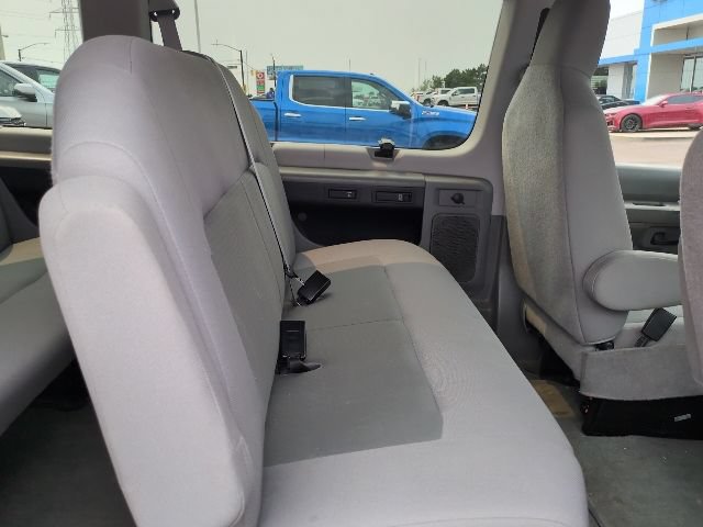 Used 2013 Ford E-150 and Econoline 150 Wagon RWD image 8