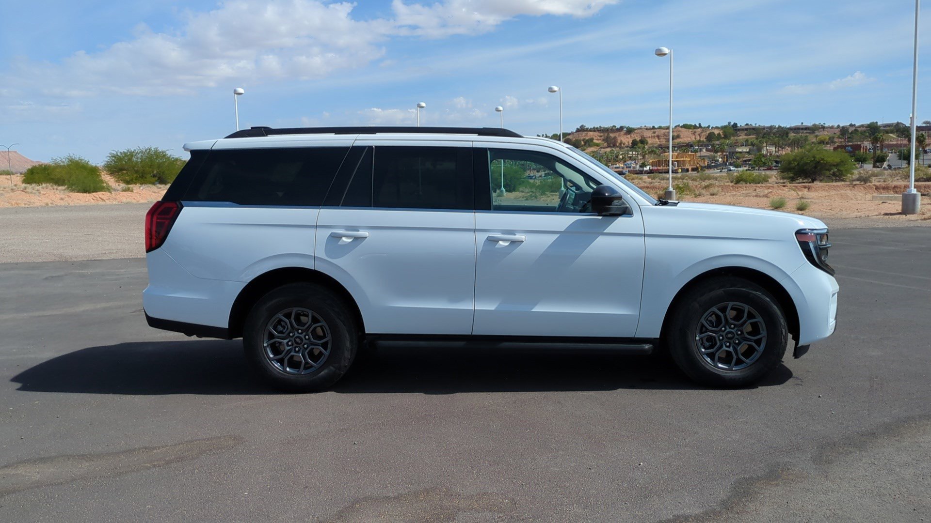 Used 2025 Ford Expedition Active image 2