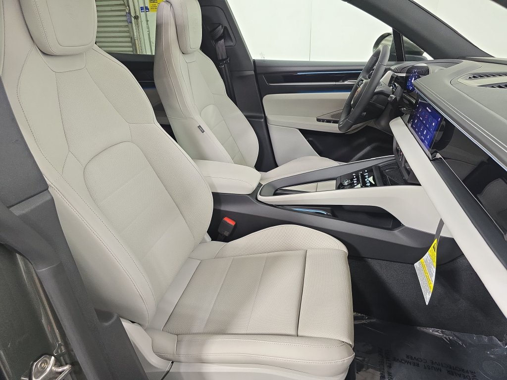 New 2026 Porsche Macan Electric RWD image 27