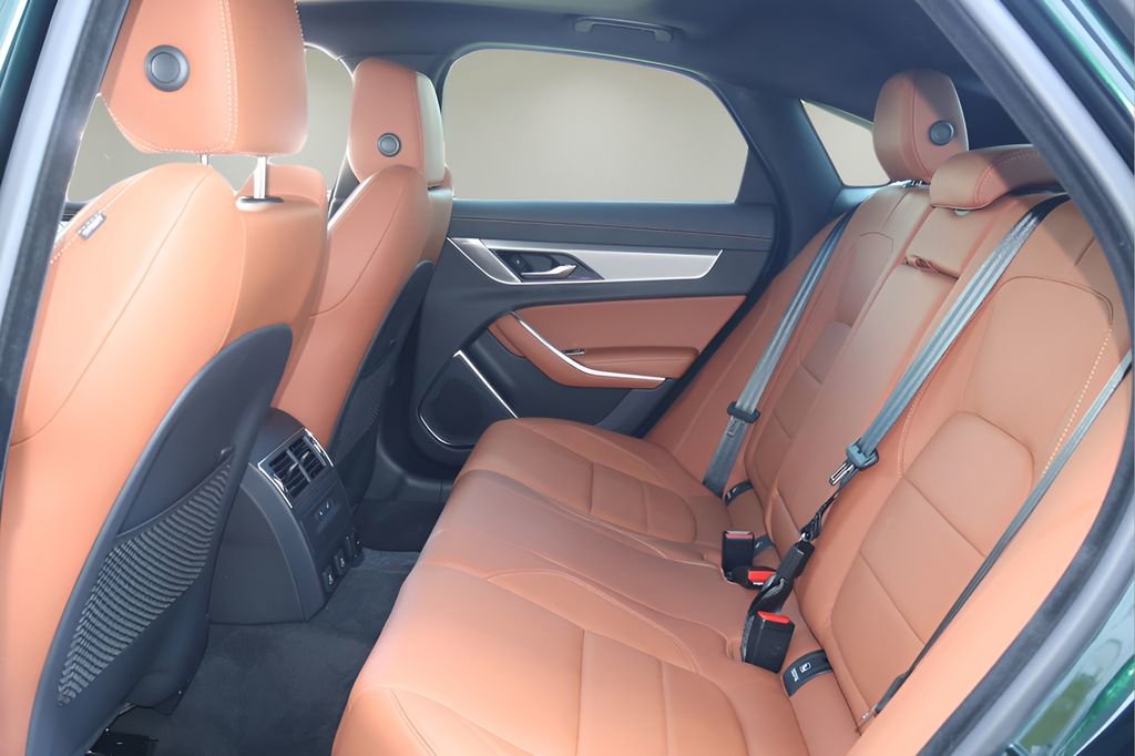 New 2024 Jaguar XF R-Dynamic SE AWD/4WD image 13