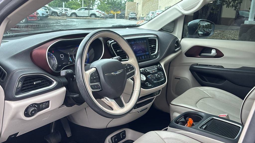 Used 2017 Chrysler Pacifica Limited FWD image 22