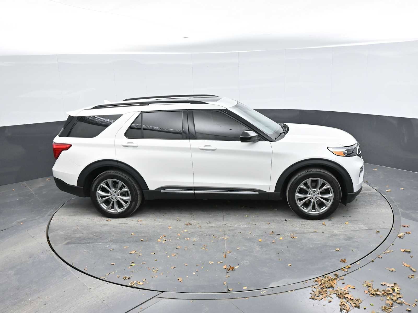 Used 2022 Ford Explorer XLT w/ Equipment Group 202A image 31