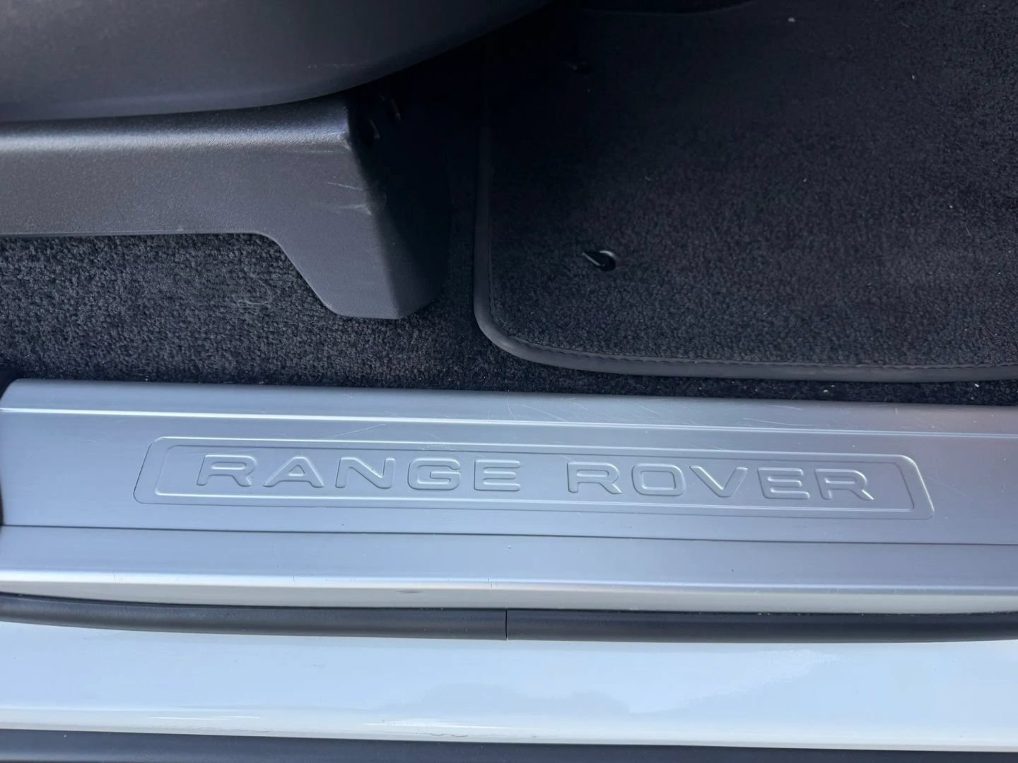 Used 2019 Land Rover Range Rover HSE AWD/4WD image 16