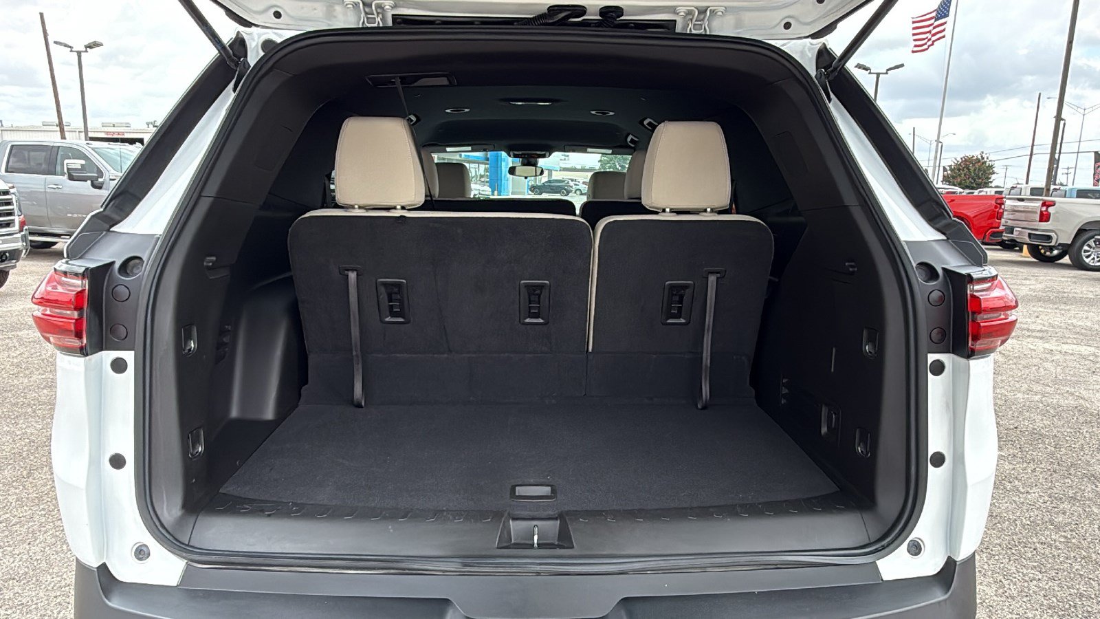 Used 2022 Chevrolet Traverse LS FWD image 23