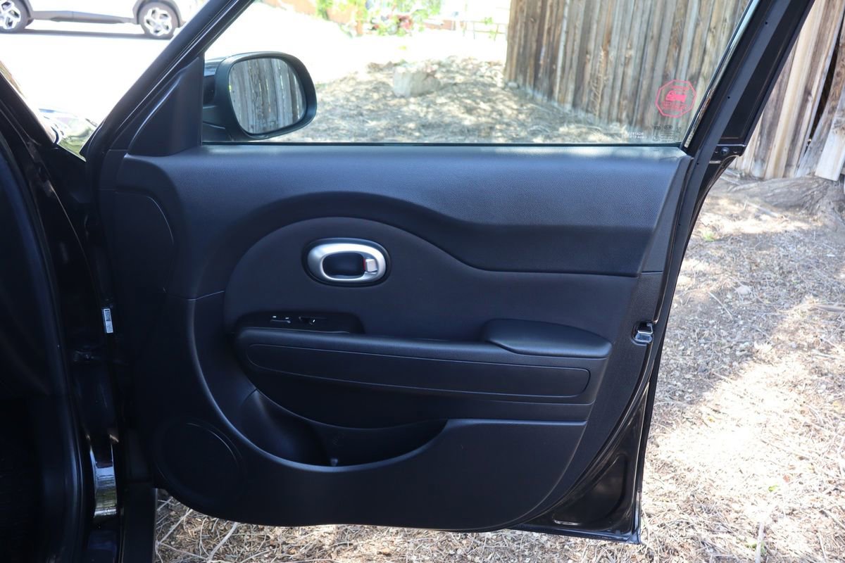 Used 2016 Kia Soul FWD image 26