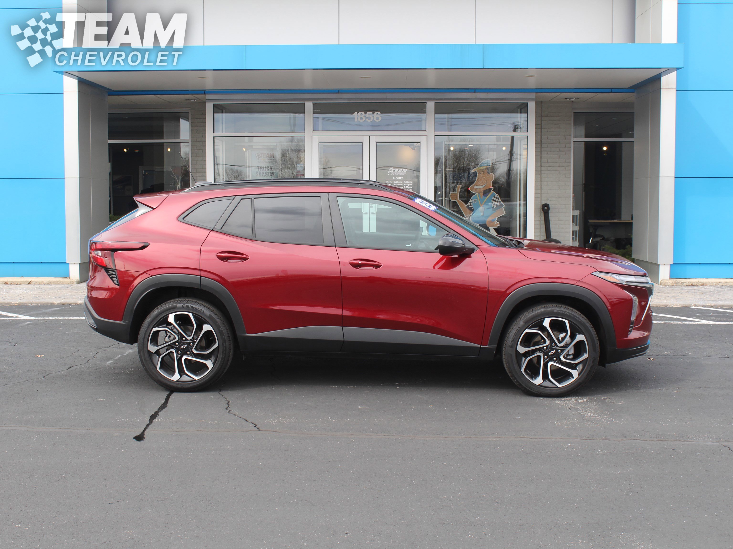 Used 2025 Chevrolet Trax RS w/ Driver Confidence Package image 3