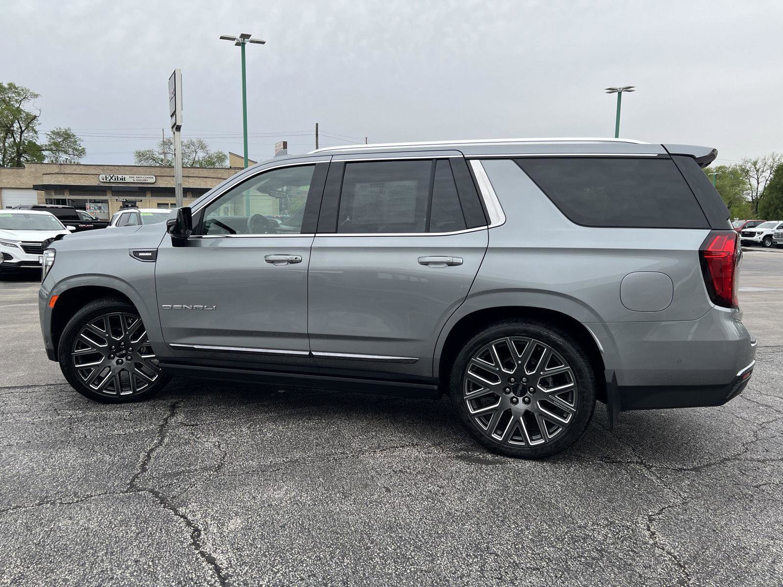 Used 2023 GMC Yukon Denali Ultimate AWD/4WD image 10