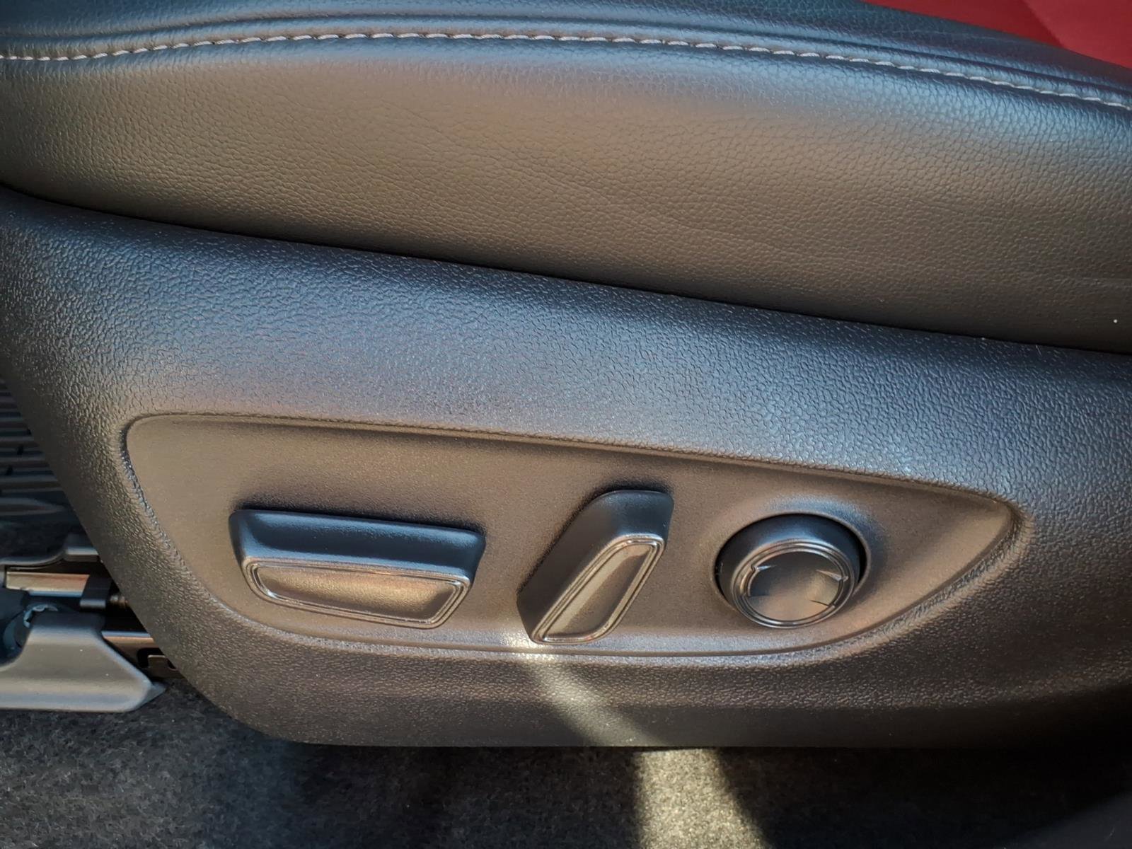 Used 2023 Toyota Highlander XSE image 14