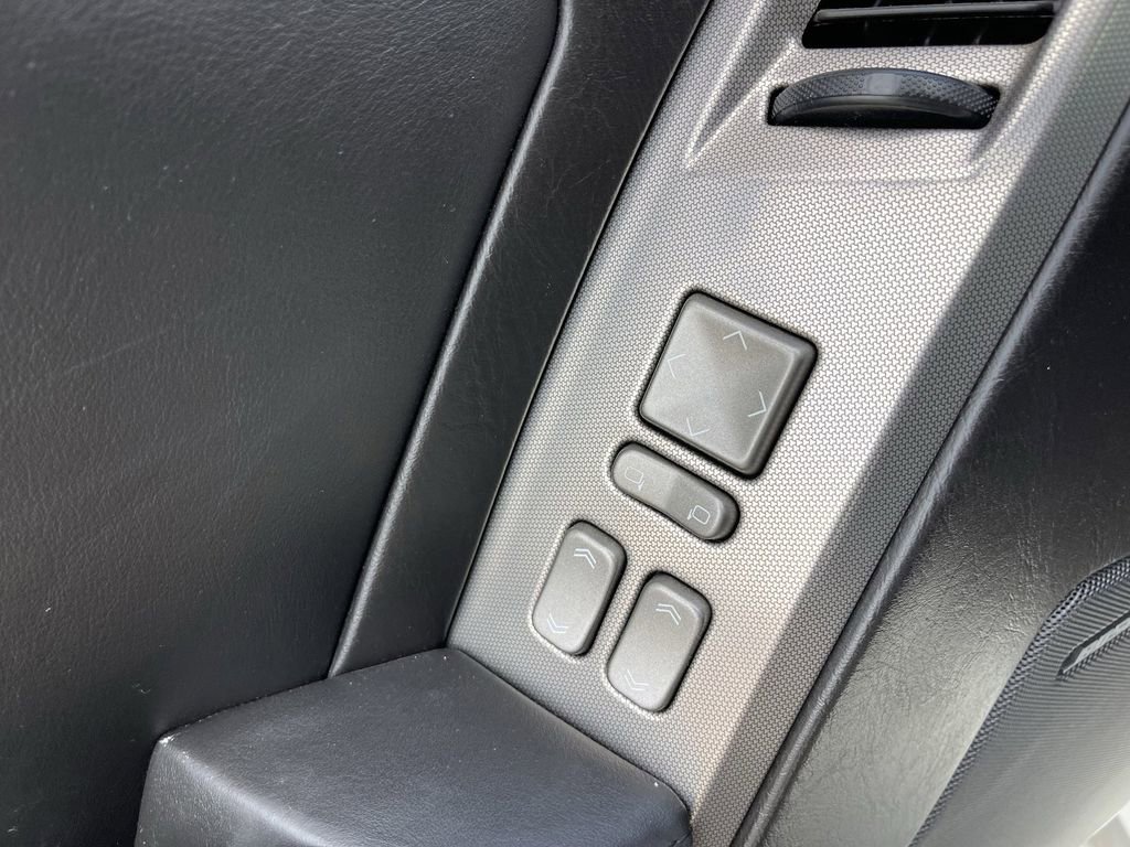 Used 2007 Cadillac XLR image 20
