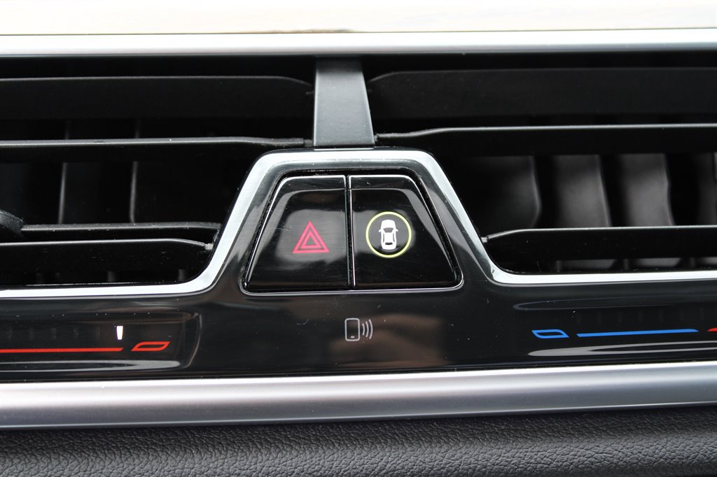 Used 2016 BMW 750i xDrive AWD/4WD image 35