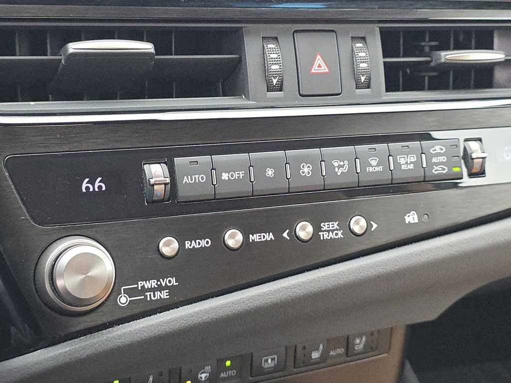 Used 2024 Lexus ES 350 Luxury w/ Accessory Package (Z2) image 30