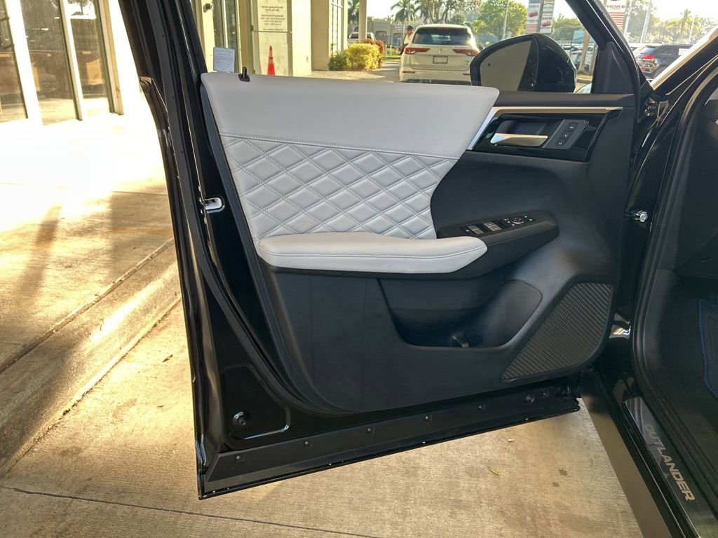 New 2025 Mitsubishi Outlander SEL image 39
