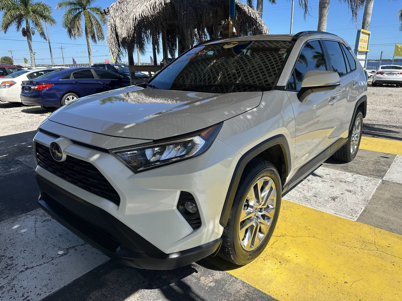 Used 2021 Toyota RAV4 XLE Premium image 1