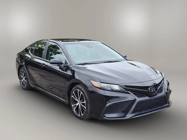 Used 2023 Toyota Camry SE FWD image 3