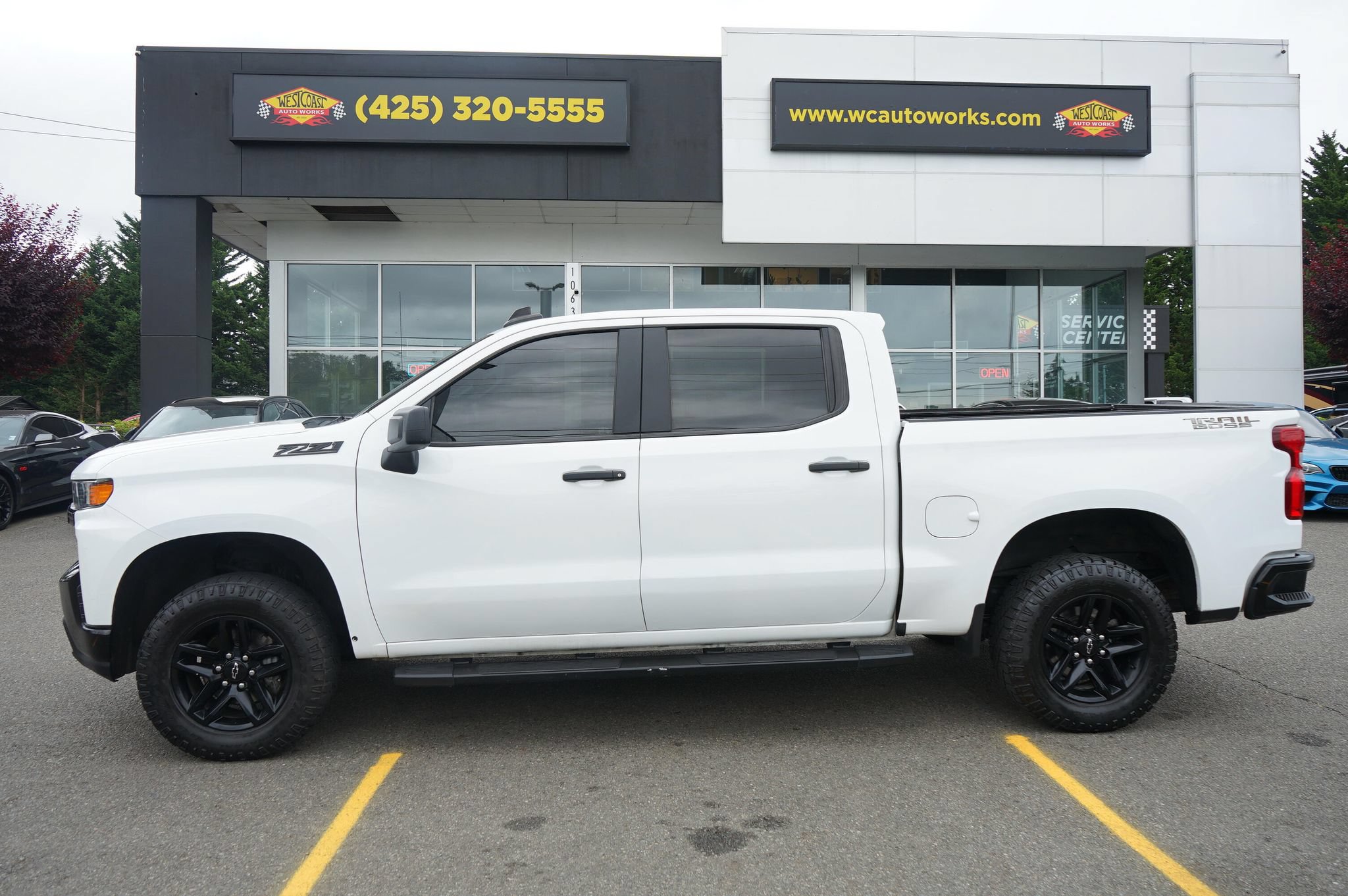 Used 2019 Chevrolet Silverado 1500 Custom Trail Boss w/ Custom Convenience Package AWD/4WD image 2