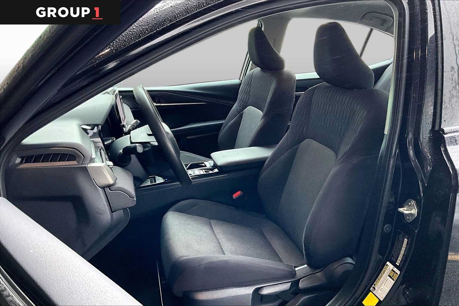 Used 2025 Toyota Camry LE FWD image 9