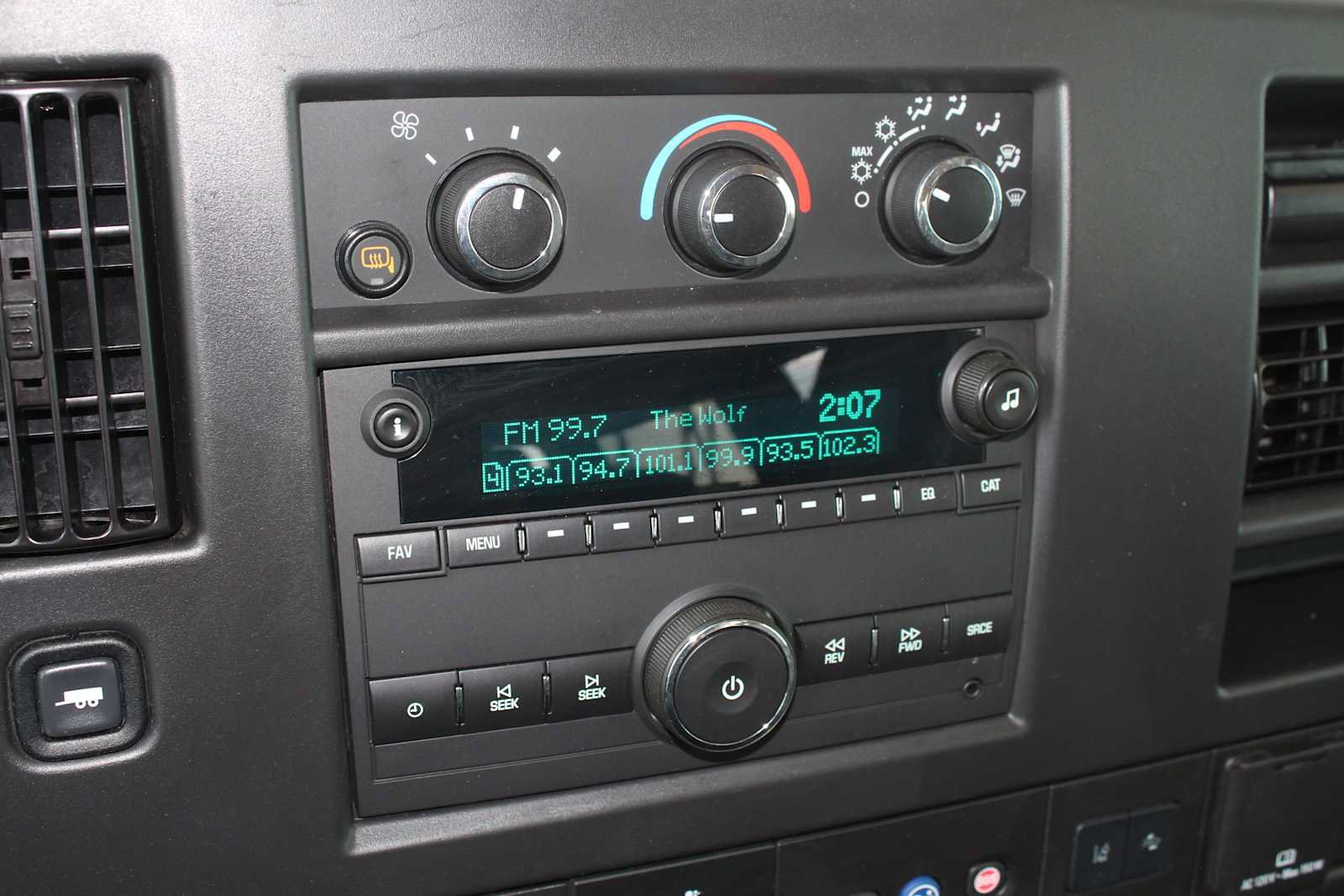 Used 2025 Chevrolet Express 3500 LT w/ LT Preferred Equipment Group RWD image 30