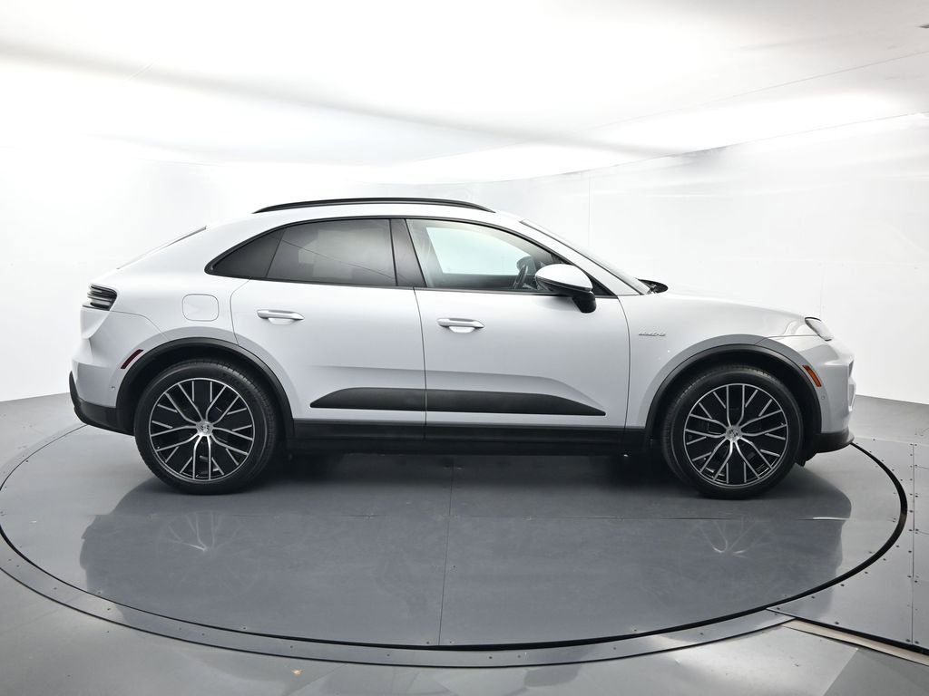Certified 2025 Porsche Macan Electric image 16