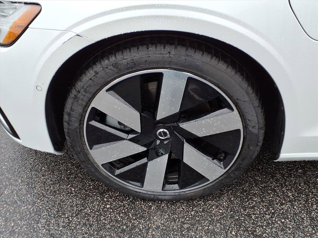 Certified 2025 Volvo S60 T8 Ultra w/ Climate Package image 11