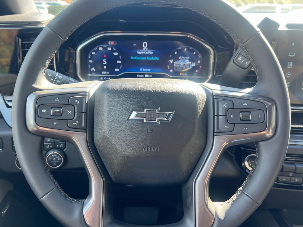 Used 2025 Chevrolet Silverado 2500 ZR2 w/ Technology Package image 9