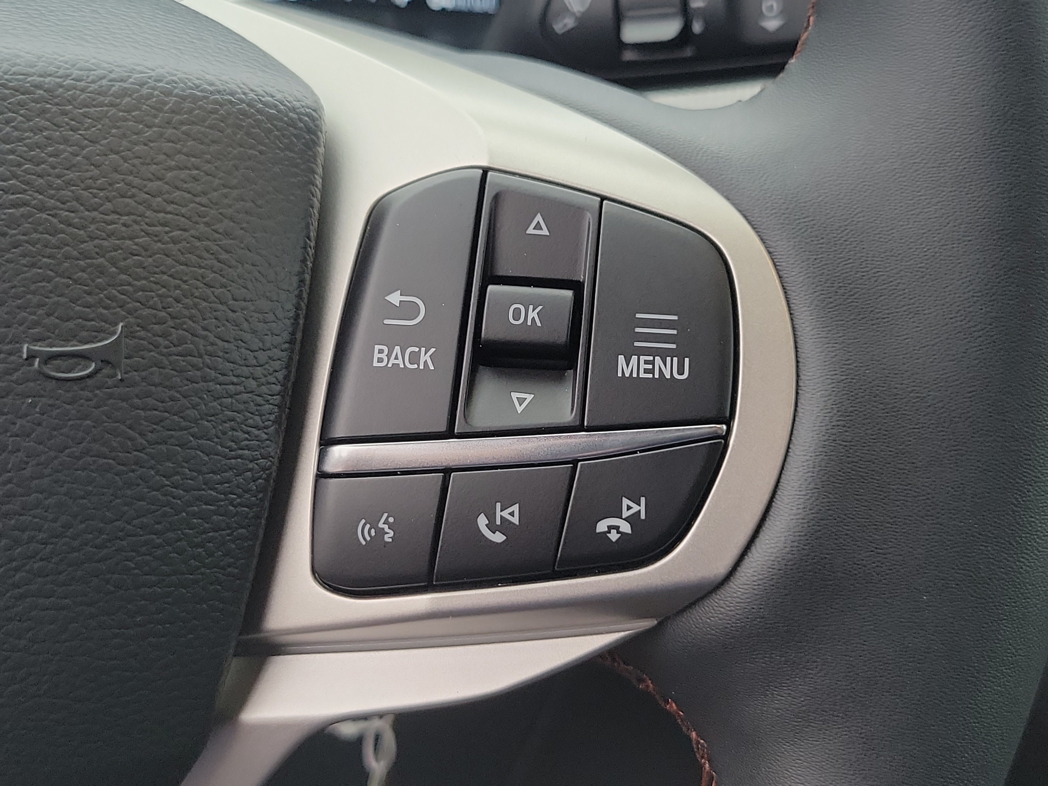 New 2027 Ford Explorer Active w/ Active Comfort Package RWD image 27